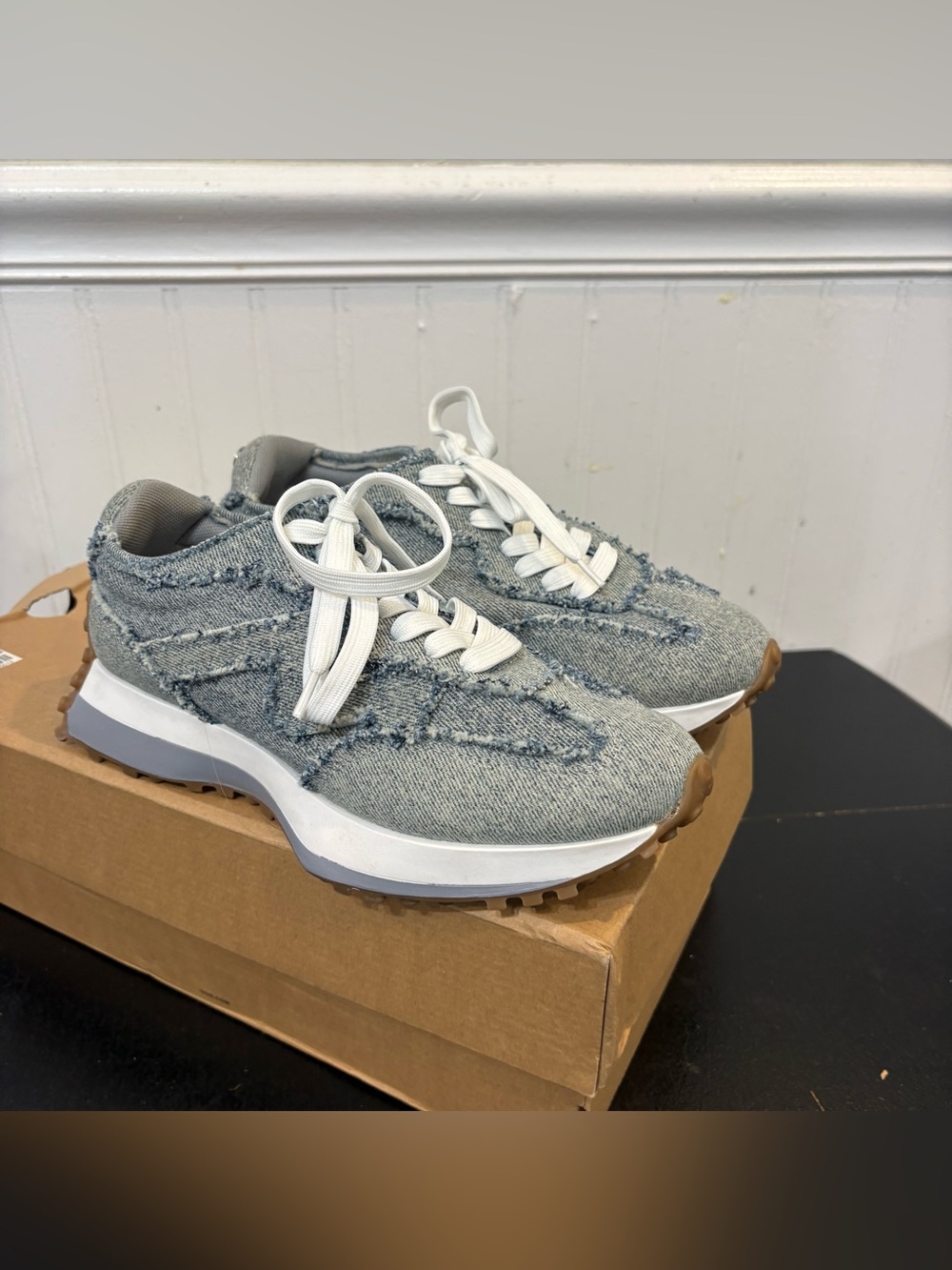 Steve Madden Campo Shoes
Womens Size 7.5M  Blue Denim
Platform Sneakers